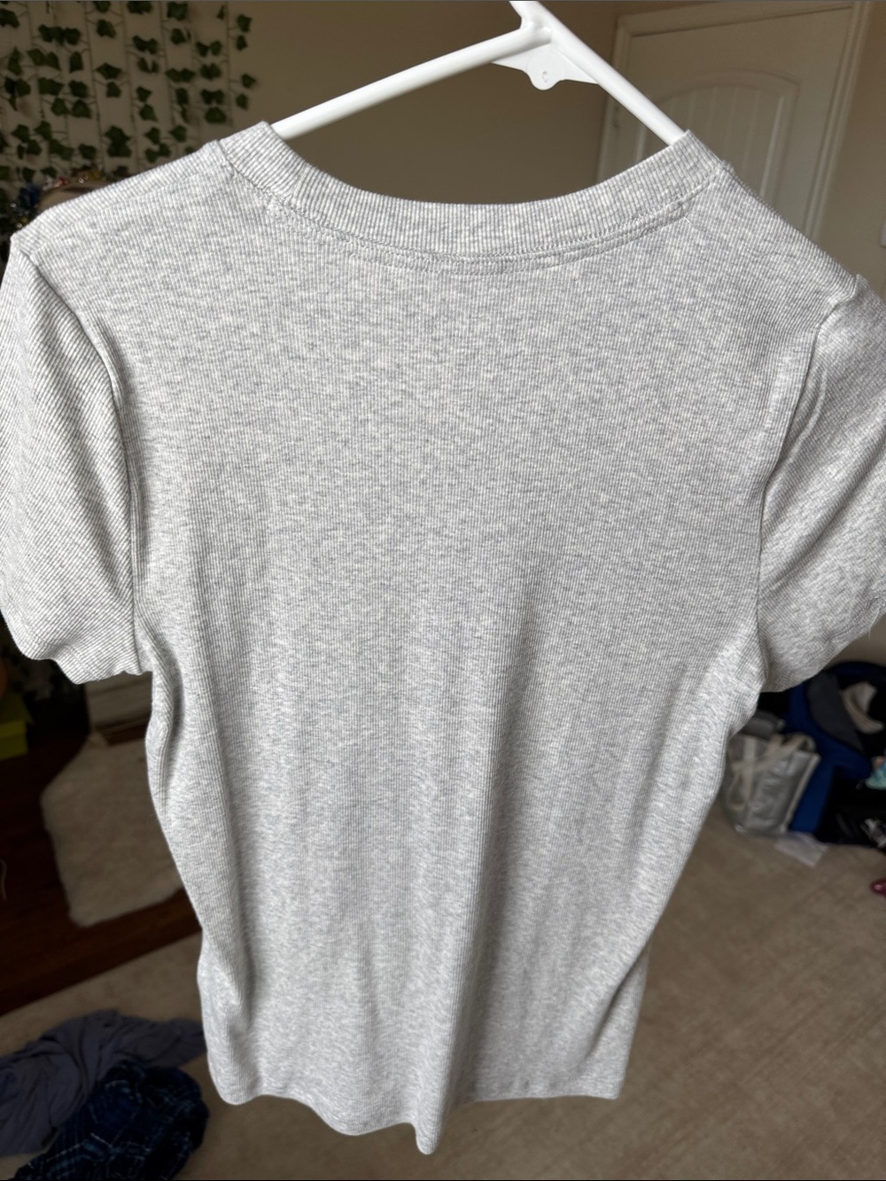 Hollister Light Gray Ribbed Tee - Picture 3 of 3